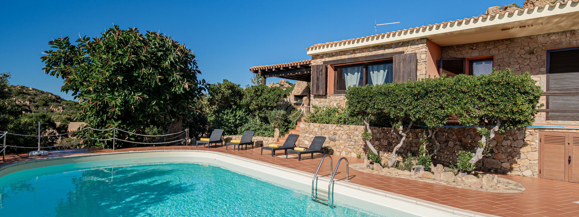 Villa Lilibeth: Building Exterior, Pool