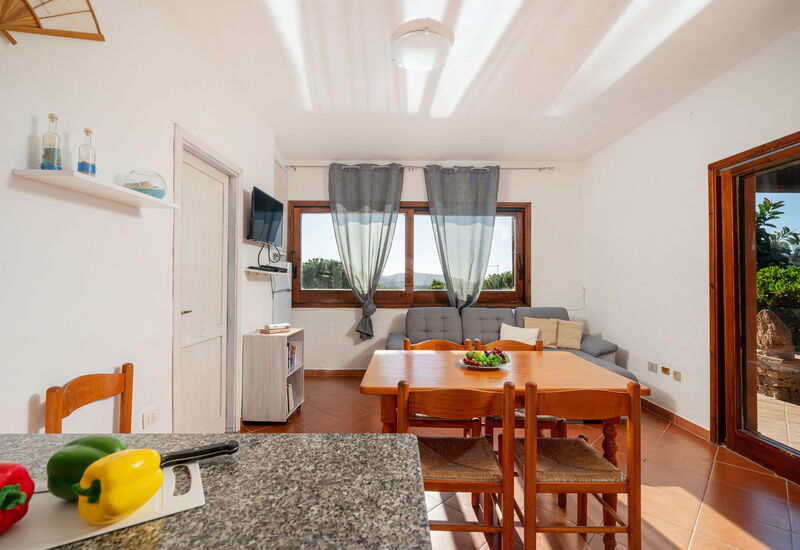 Villa Lilibeth: Dining Room, Living Room