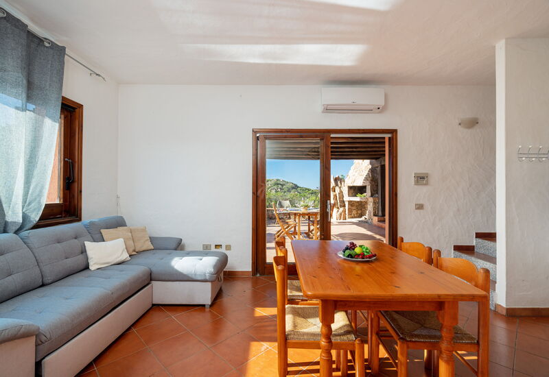 Villa Lilibeth: Dining Room, Living Room