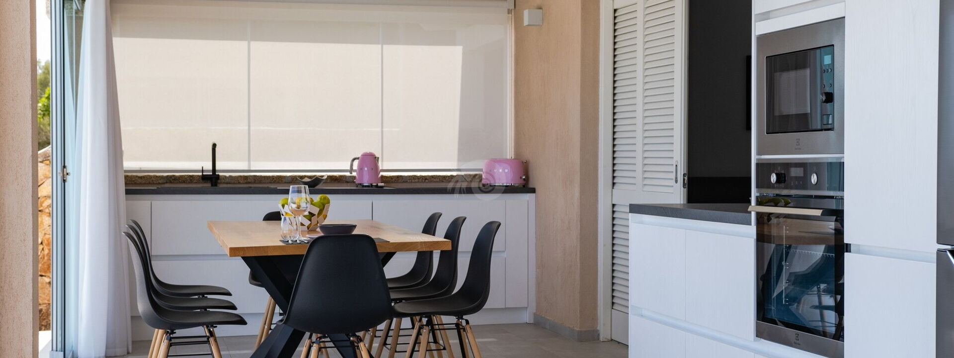 Villa Kalli Bloom: Sala da pranzo