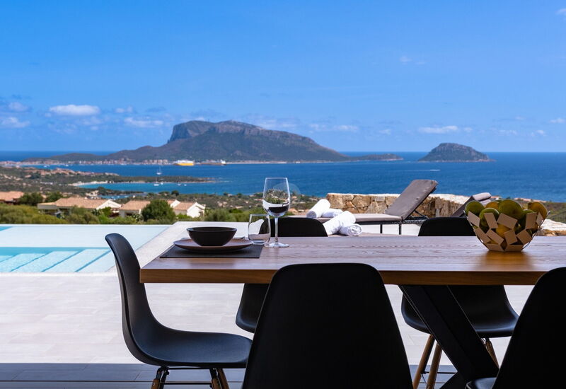 Villa Kalli Bloom: Dining Room