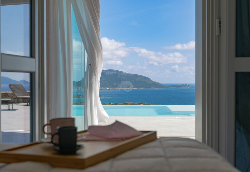 Villa Kalli Bloom: Bedroom, Pool, Scenic View