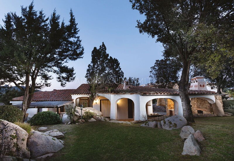 Villa Esmar: classic villa for rent in Porto Cervo with private infinity pool and panoramic sea view