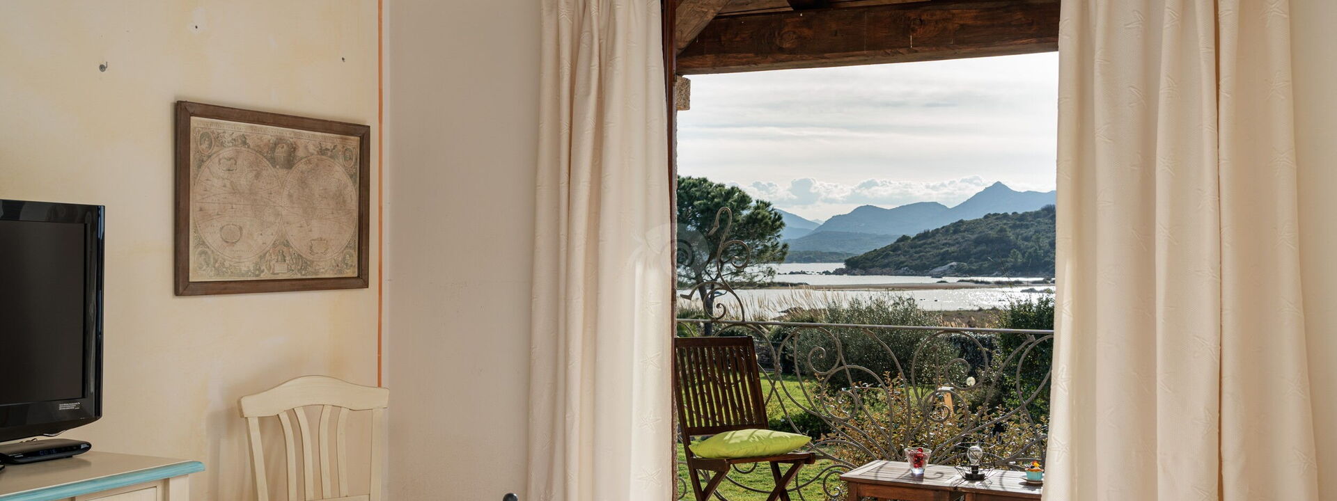 Villa Domus Ardea: Balcony / Terrace / Patio, Bedroom