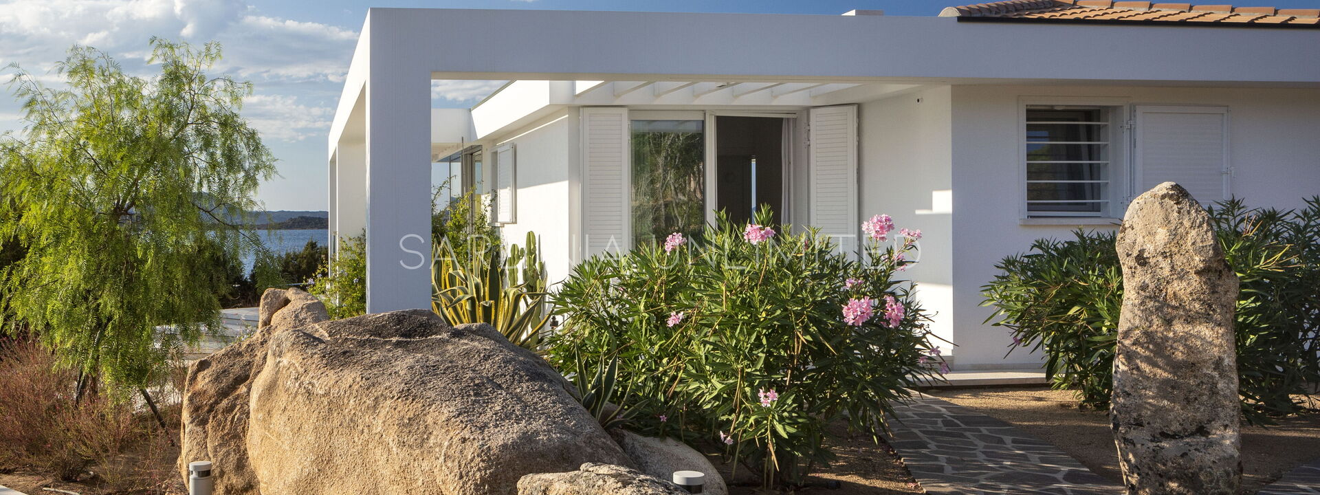 Villa Antalis: Building Exterior