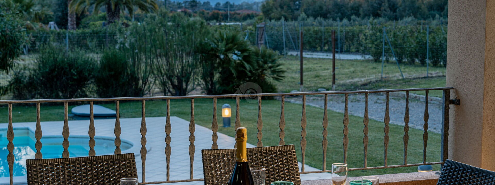 Villa Di Vina: Balkon / Terrasse / Patio, Draussen