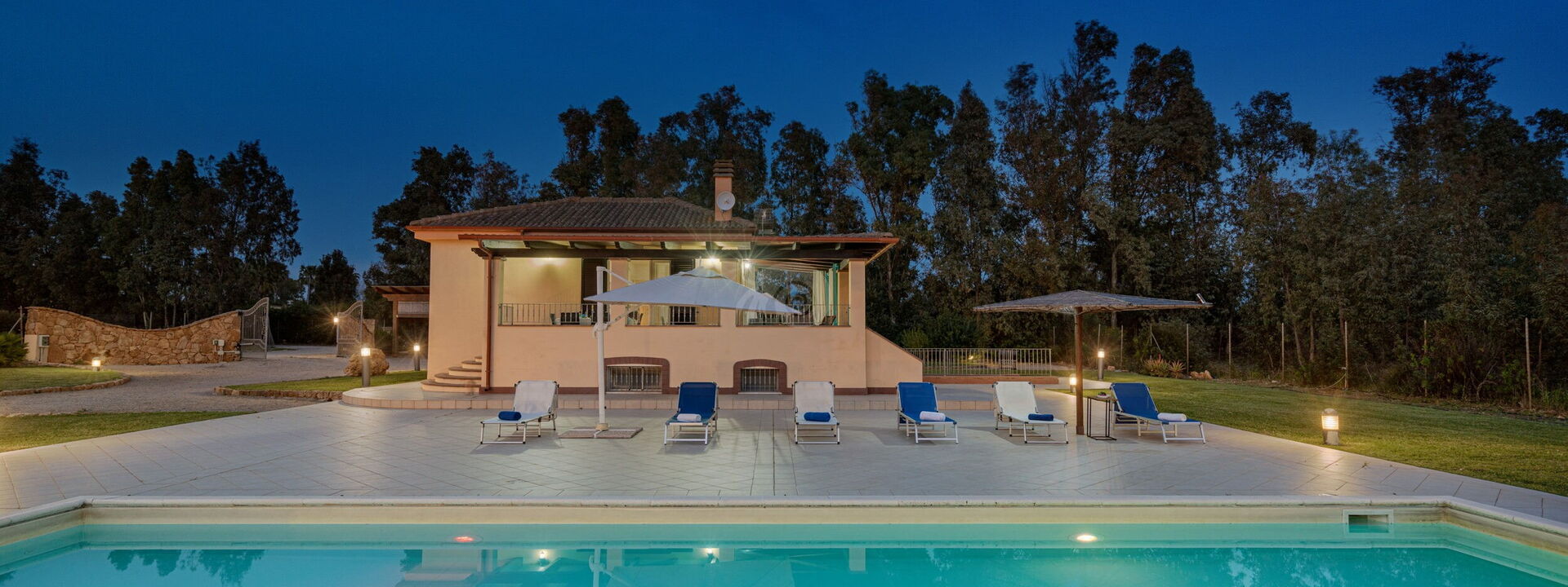 Villa Di Vina: Schwimmbad