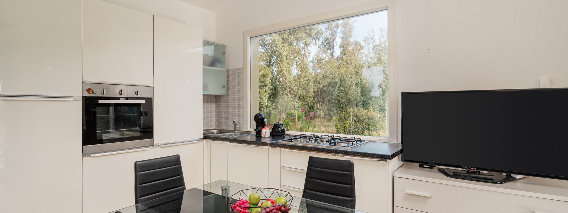 Villa Di Vina: Esszimmer, Küche