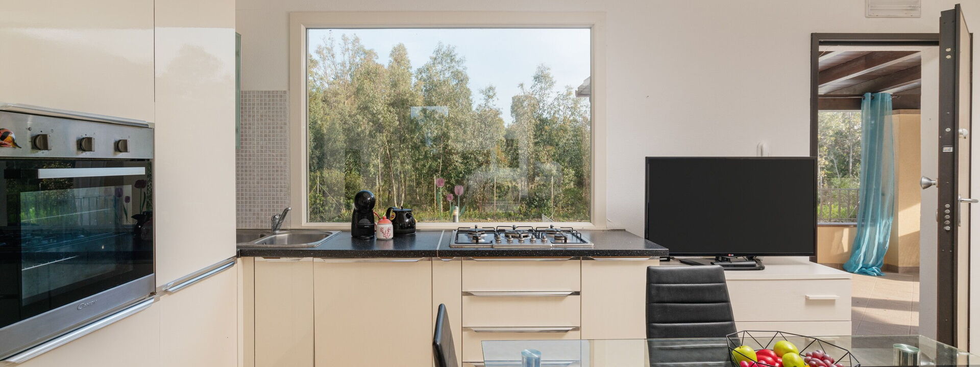 Villa Di Vina: Esszimmer, Küche