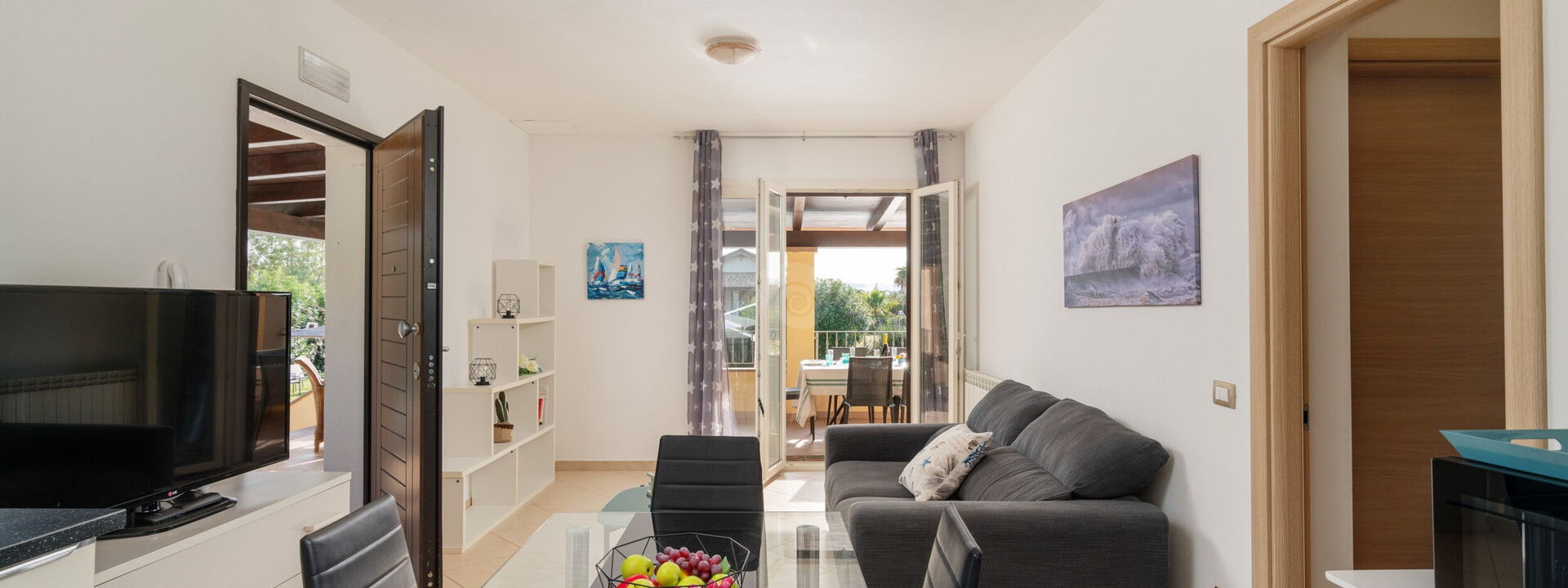 Villa Di Vina: Esszimmer, Küche