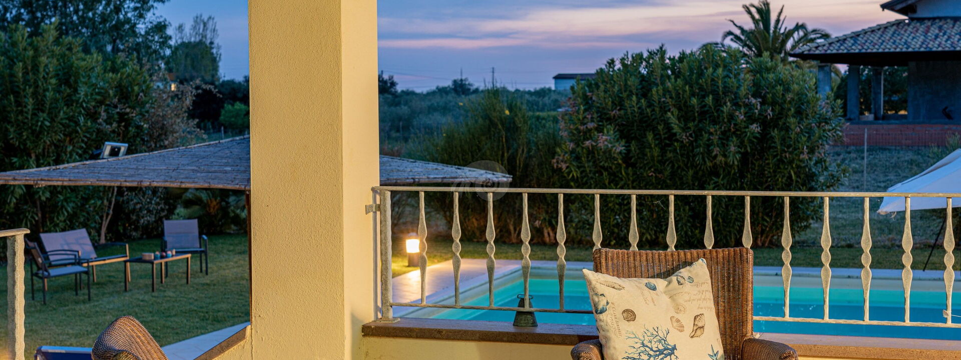 Villa Di Vina: Balkon / Terrasse / Patio, Draussen