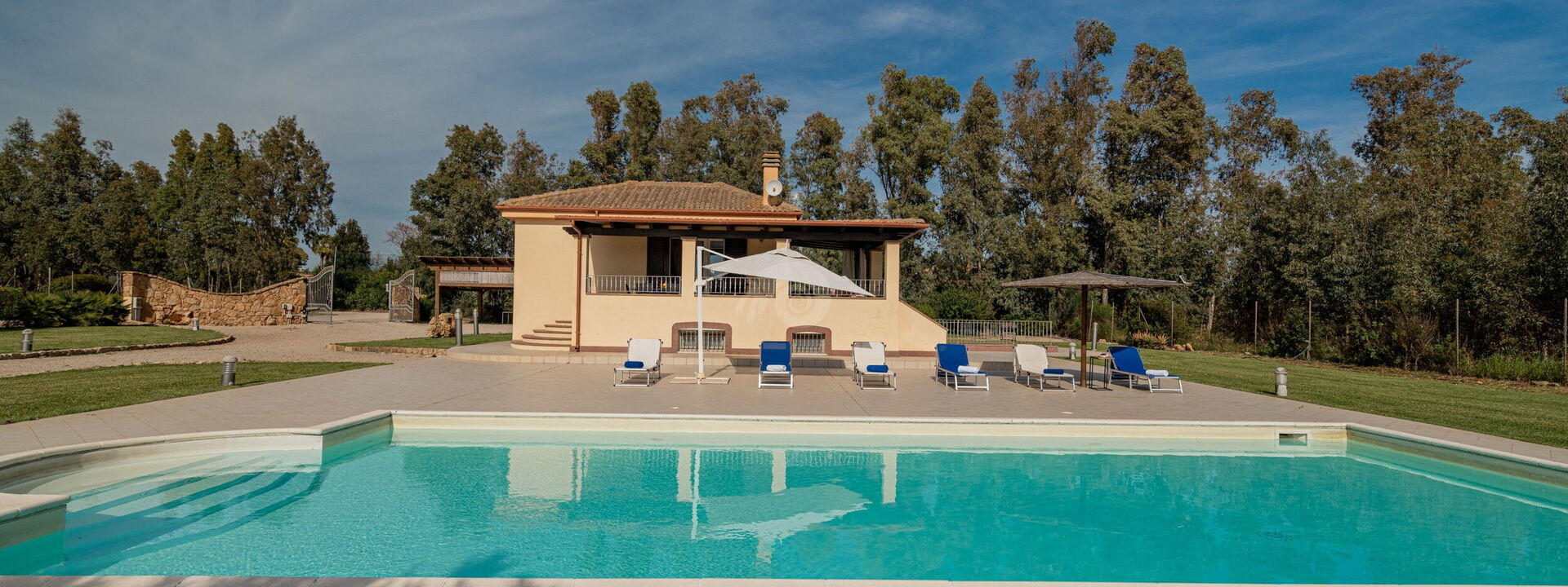 Villa Di Vina: Außen, Draussen, Garten, Schwimmbad