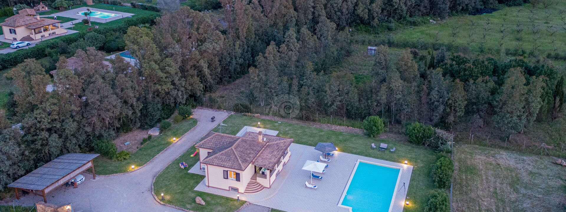 Villa Di Vina: Ansichten, Außen