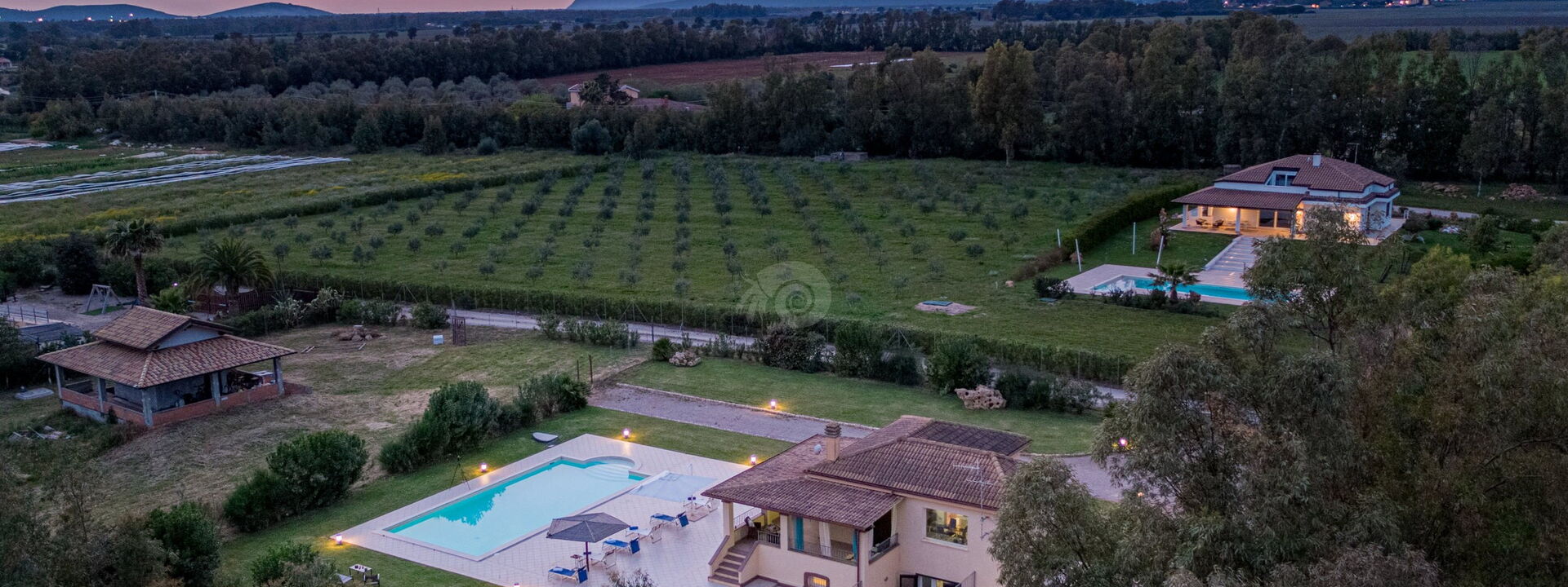 Villa Di Vina: Ansichten, Außen