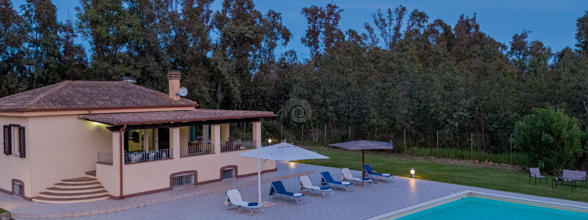 Villa Di Vina: Außen, Draussen, Garten, Schwimmbad