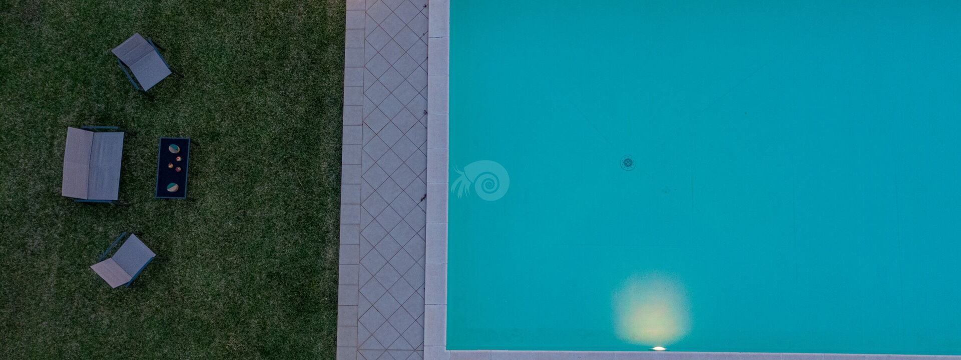 Villa Di Vina: Garten, Schwimmbad