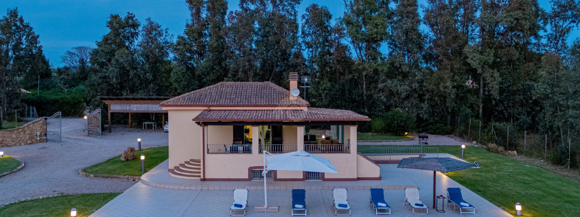 Villa Di Vina: Außen, Schwimmbad