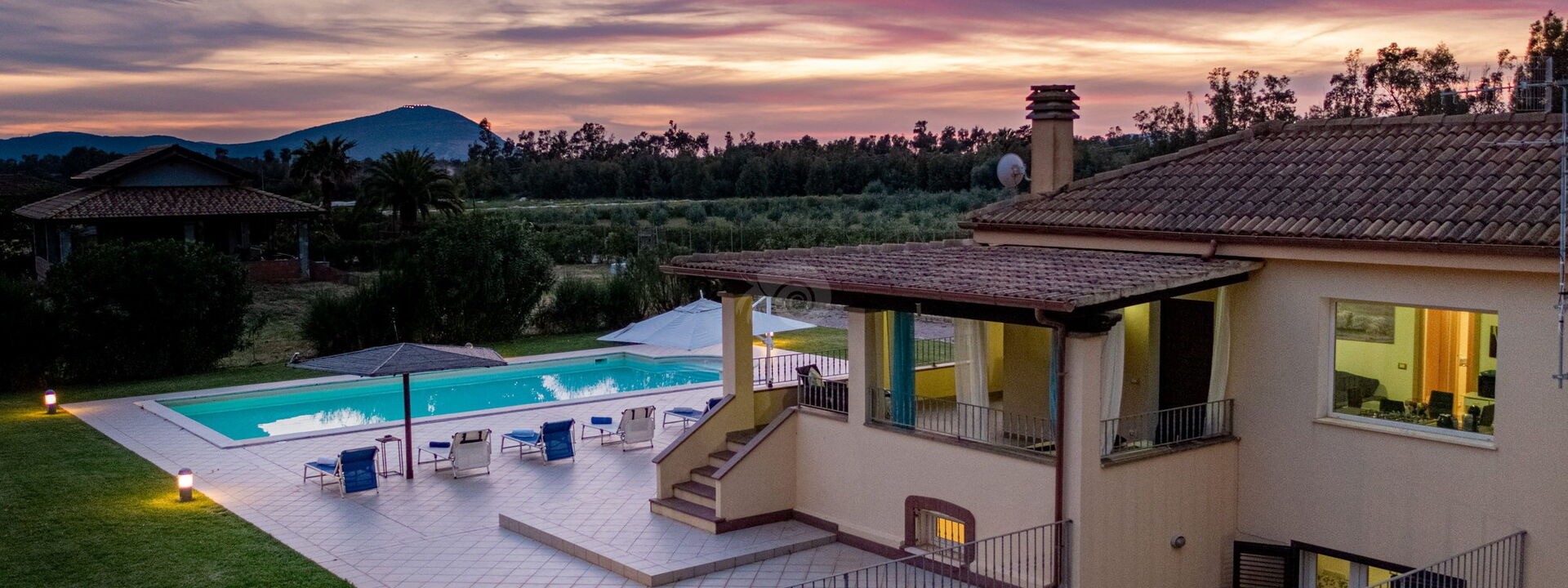 Villa Di Vina: Außen, Schwimmbad