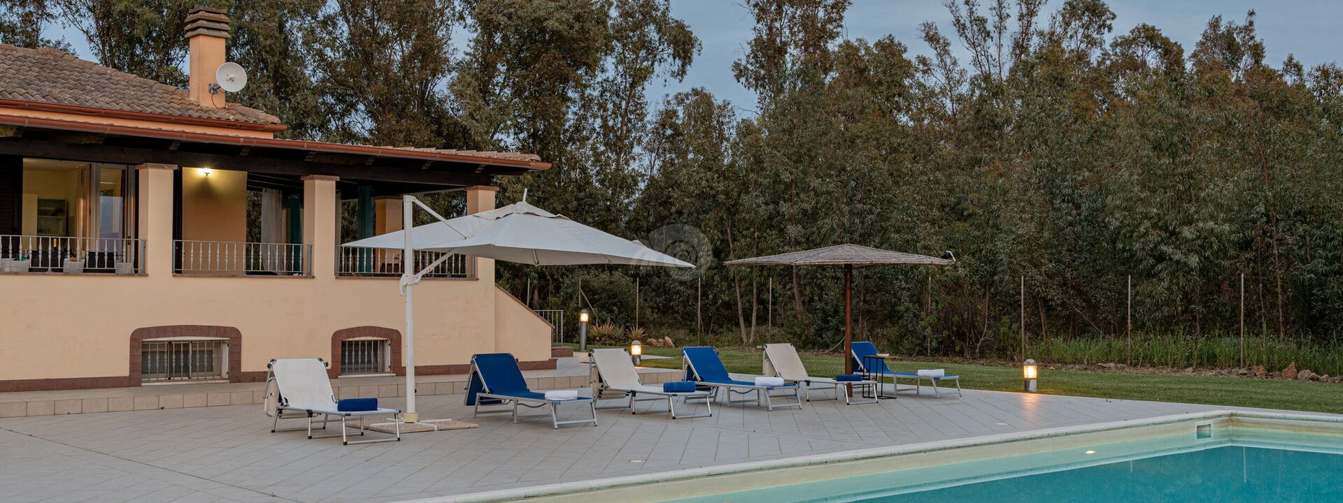 Villa Di Vina: Außen, Draussen, Garten, Schwimmbad