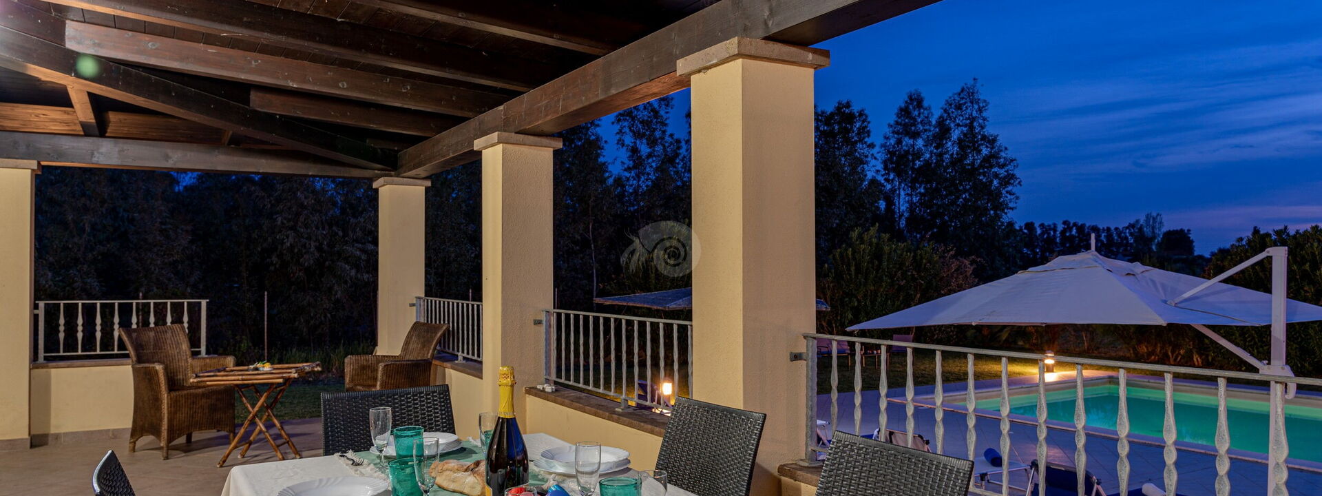 Villa Di Vina: Außen, Balkon / Terrasse / Patio, Draussen, Garten, Schwimmbad