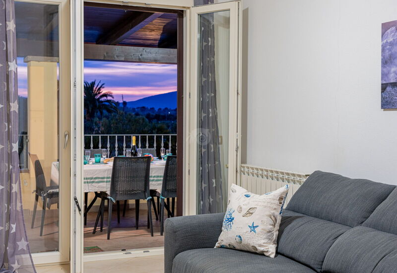 Villa Di Vina: Living Room