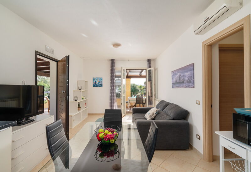 Villa Di Vina: Dining Room, Kitchen