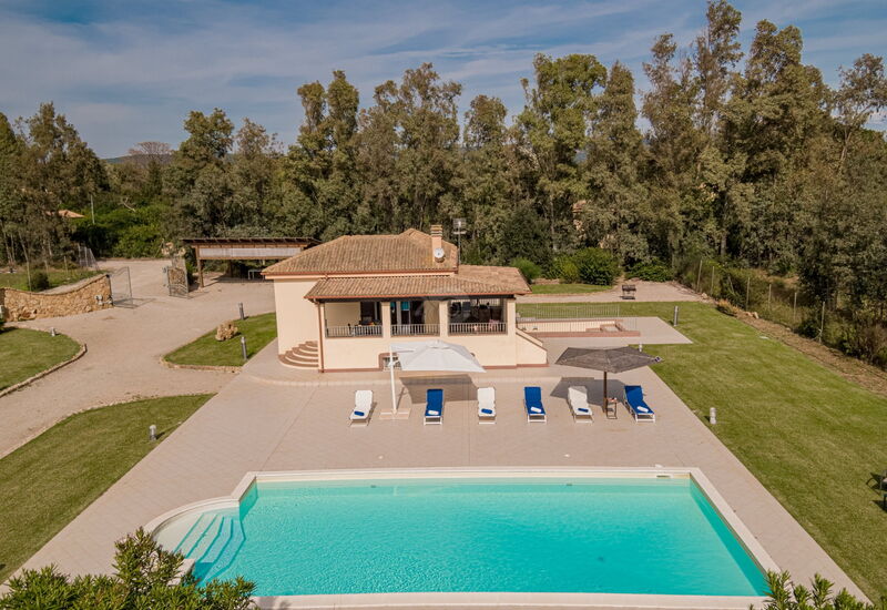 Villa Di Vina: Building Exterior, Garden, Outdoor