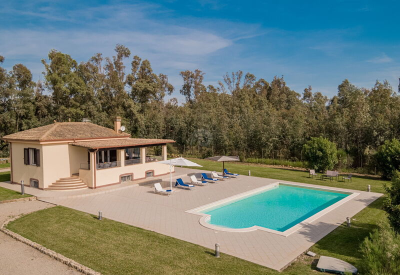 Villa Di Vina: Building Exterior, Garden, Outdoor, Pool