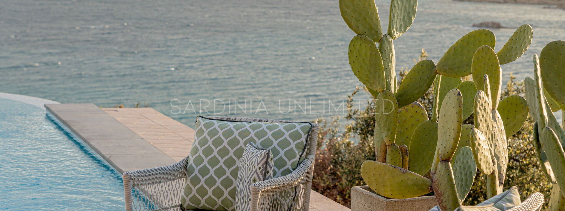 Villa White Elegance: Extérieurs