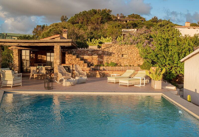 Villa White Elegance: Building Exterior