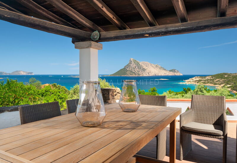 Villa White Elegance: Building Exterior