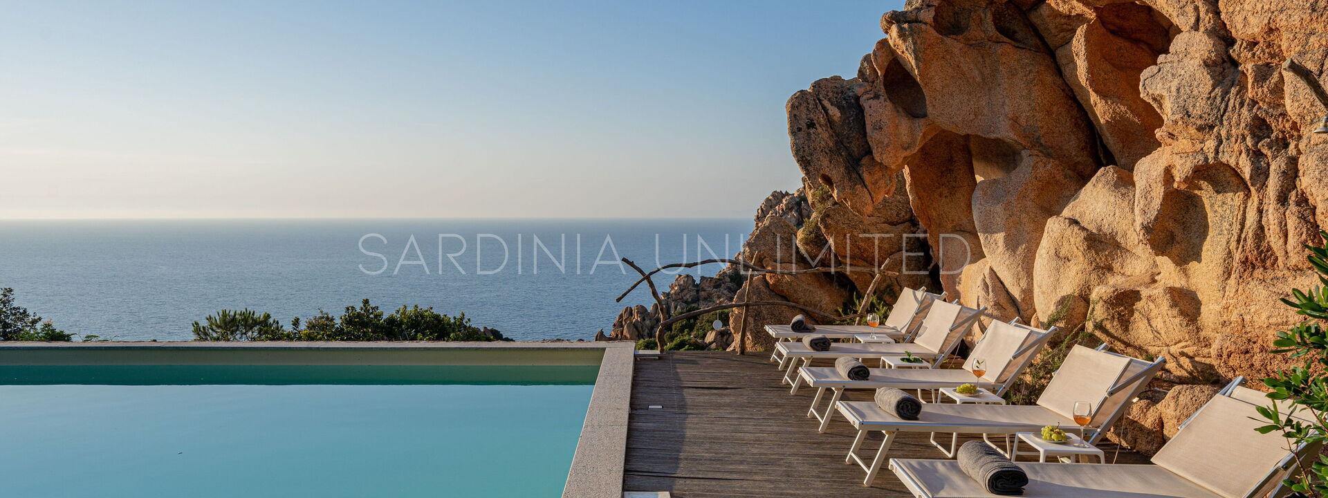 Villa Corallo: Villa zur Miete in Costa Paradiso mit Panoramablick auf das Meer und Infinity-Pool