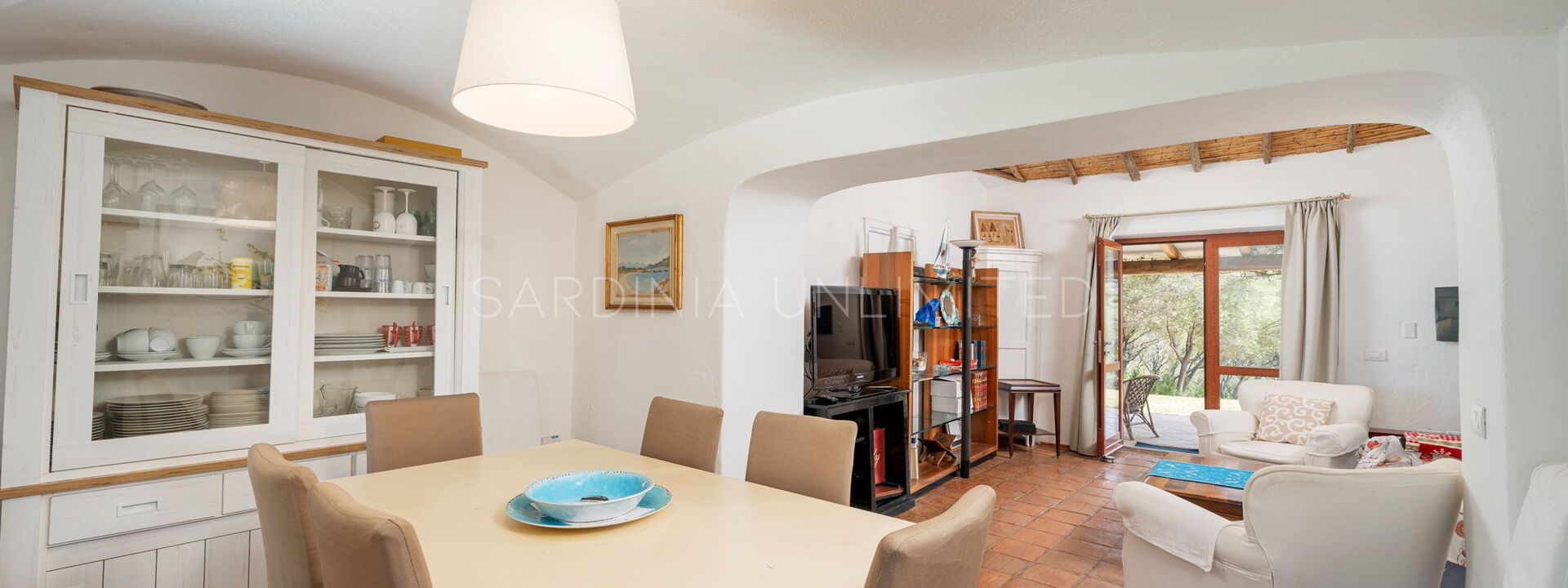 Villetta Lilac: Столовая