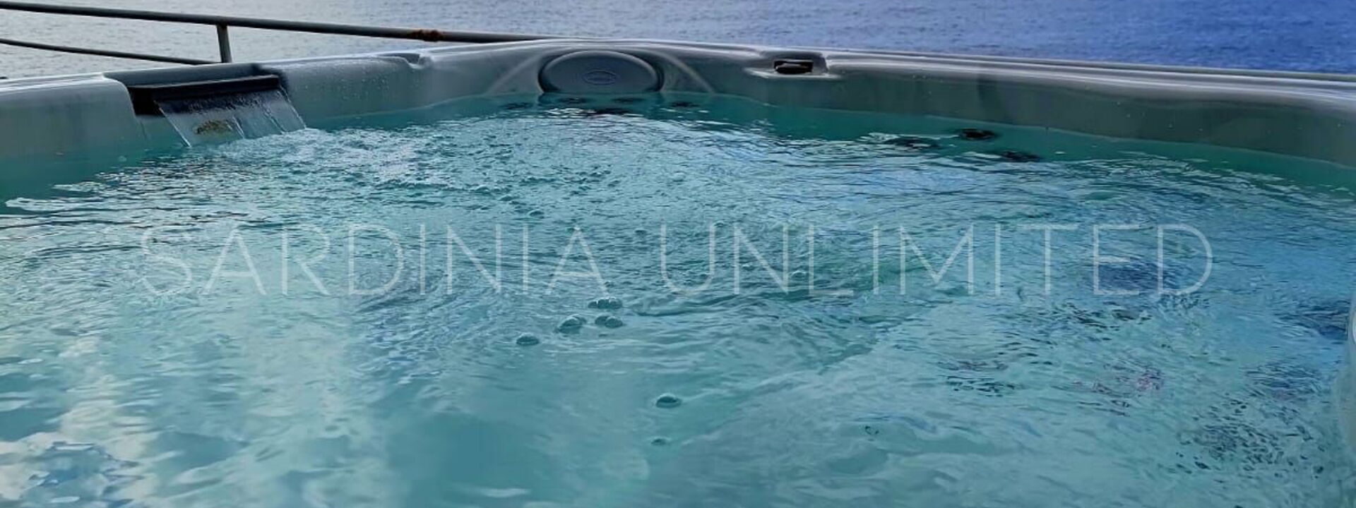 Villa Poesia D'Estate: Ansichten, Außen, Whirlpool