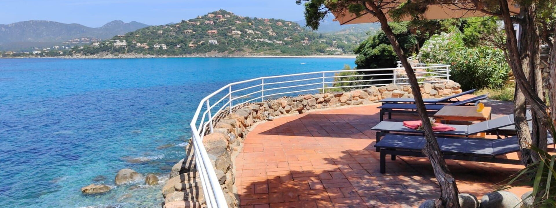 Villa Poesia D'Estate: Ansichten, Außen