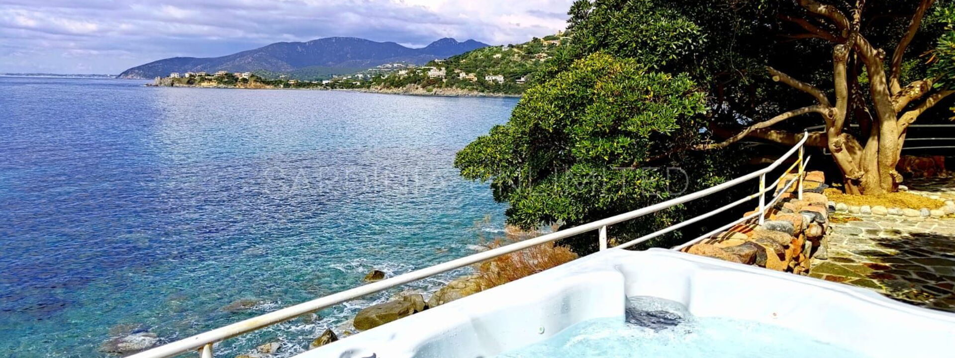 Villa Poesia D'Estate: Ansichten, Whirlpool