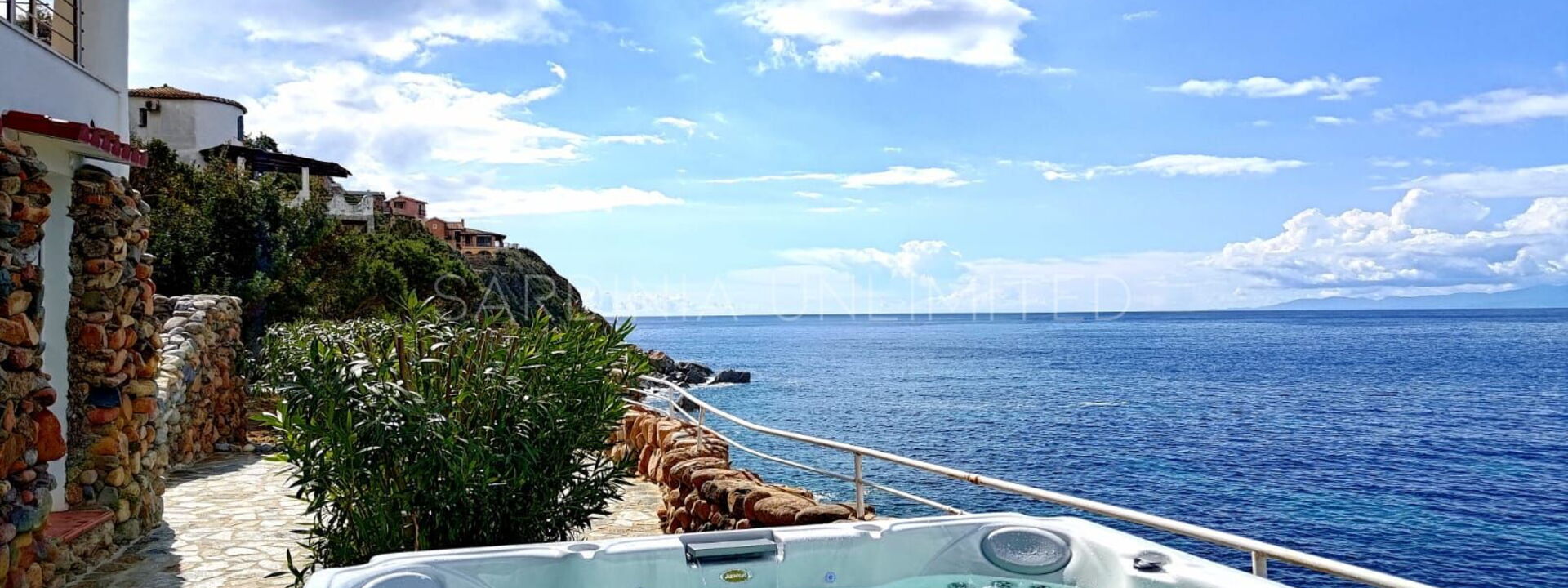 Villa Poesia D'Estate: Ansichten, Whirlpool