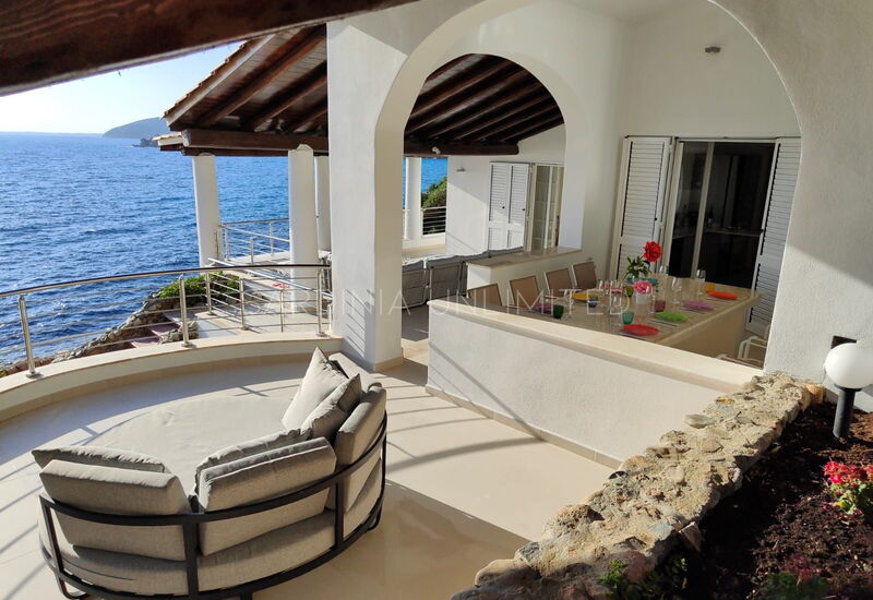 Villa Poesia D'estate: Building Exterior, Scenic View