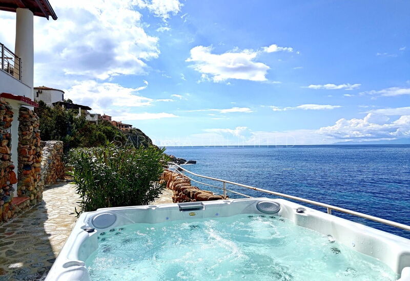 Villa Poesia D'estate: Hot Tub, Scenic View