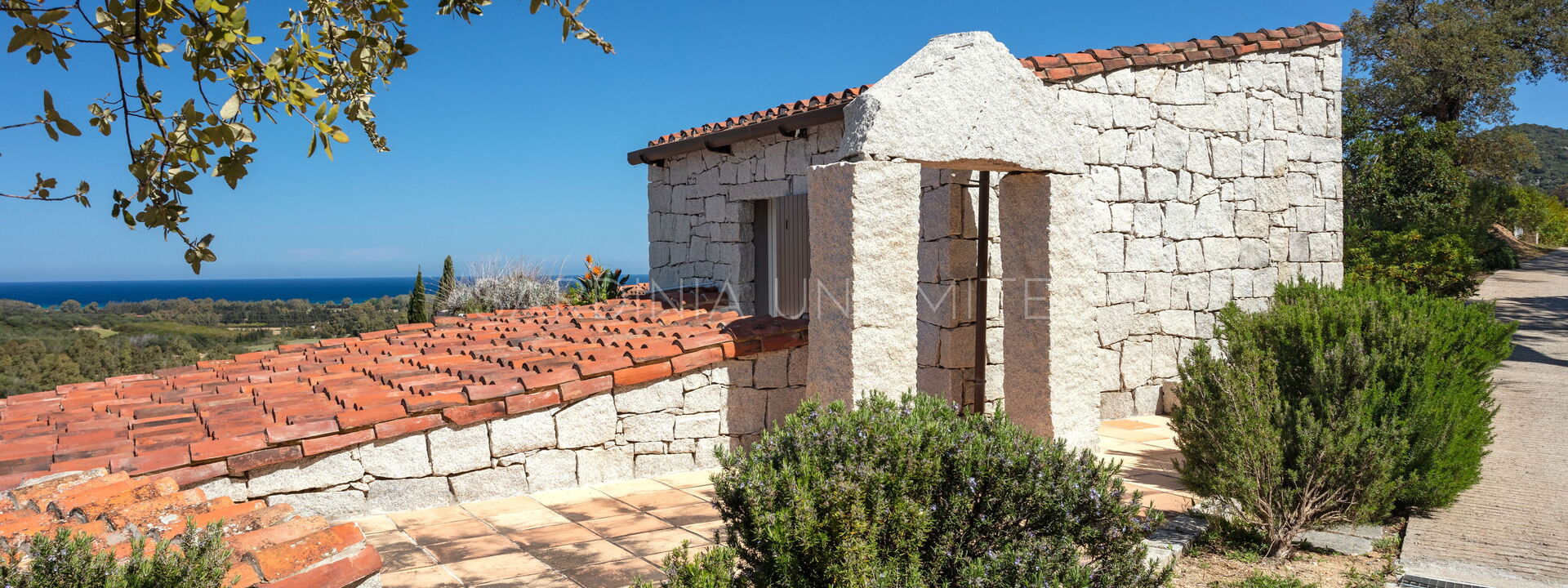 Villetta Chalice: Building Exterior