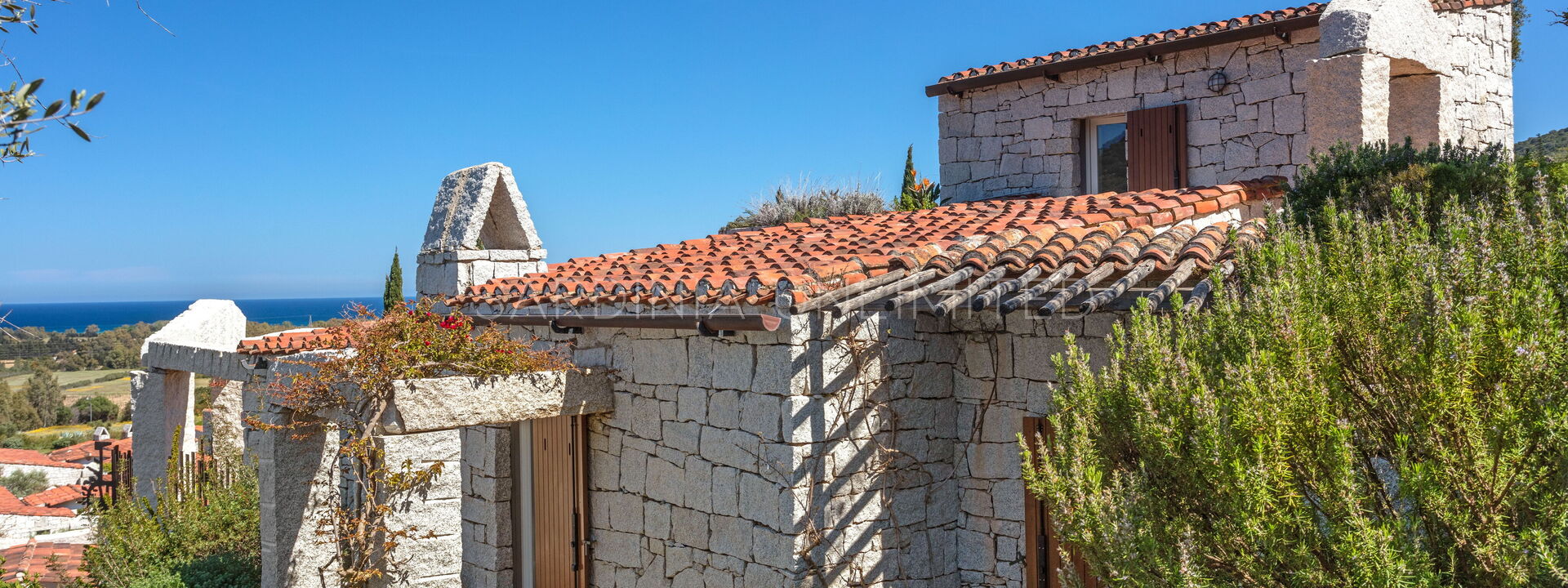 Villetta Chalice: Building Exterior