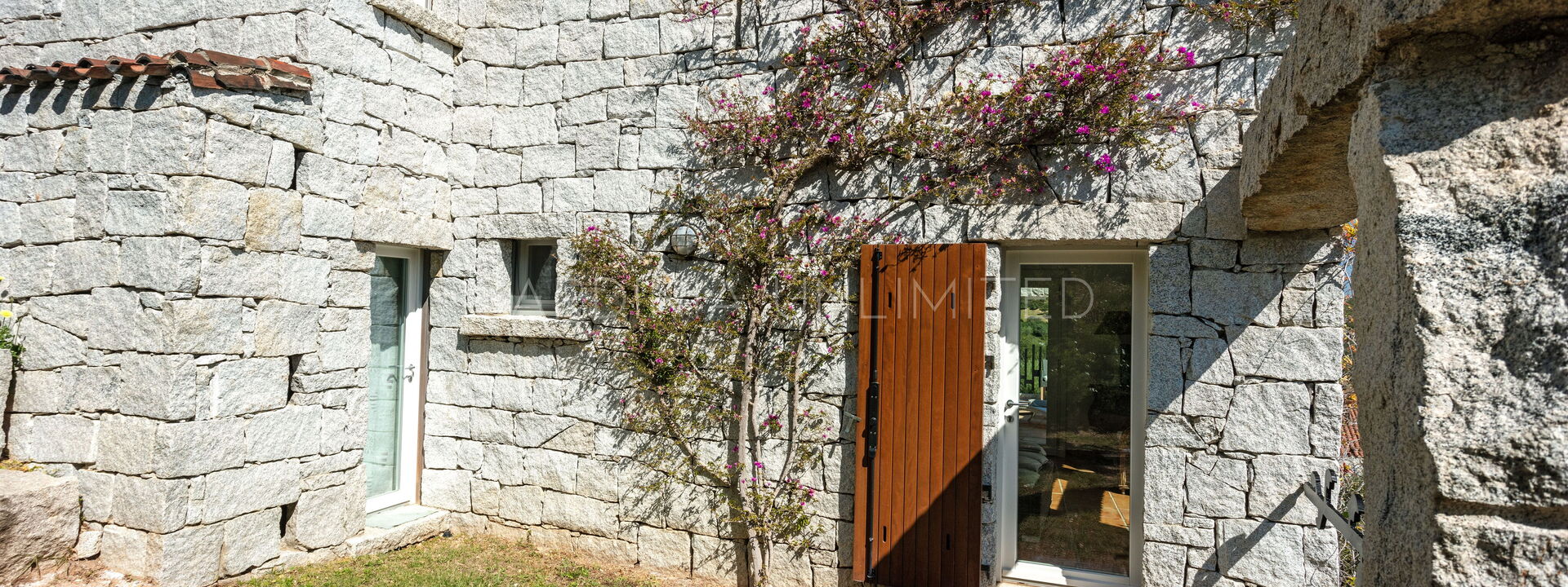 Villetta Chalice: Building Exterior