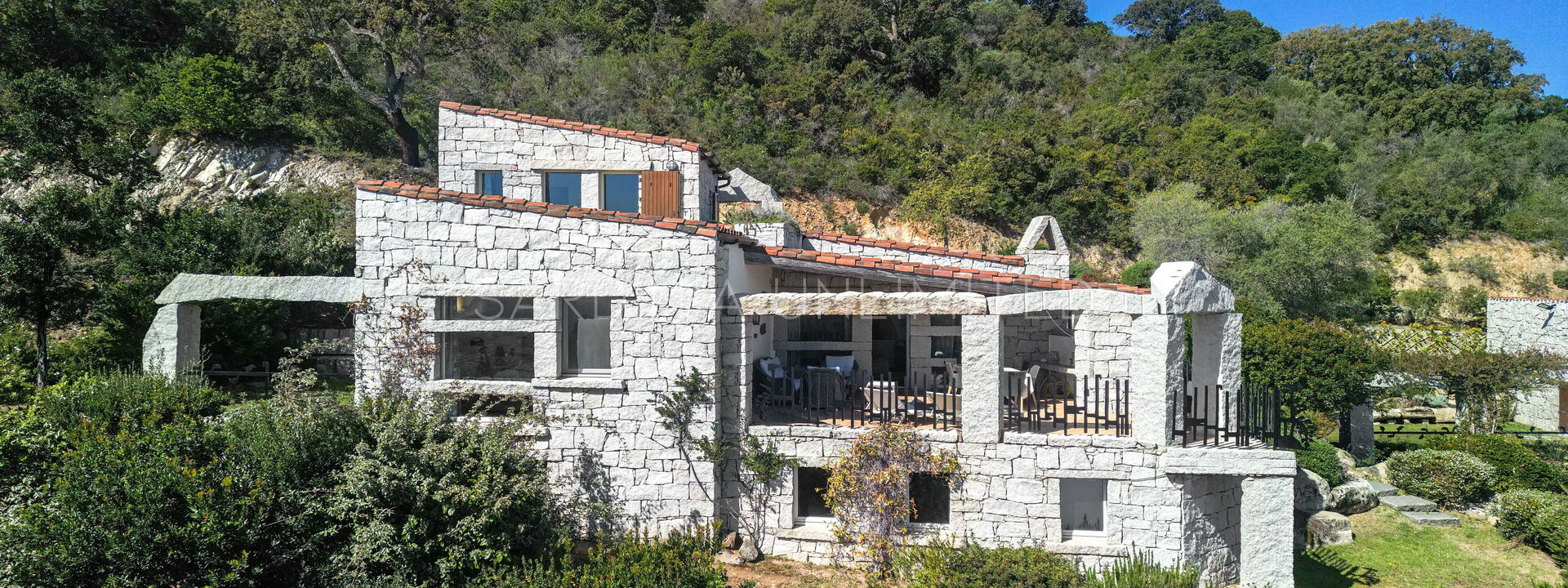 Villetta Chalice: Building Exterior