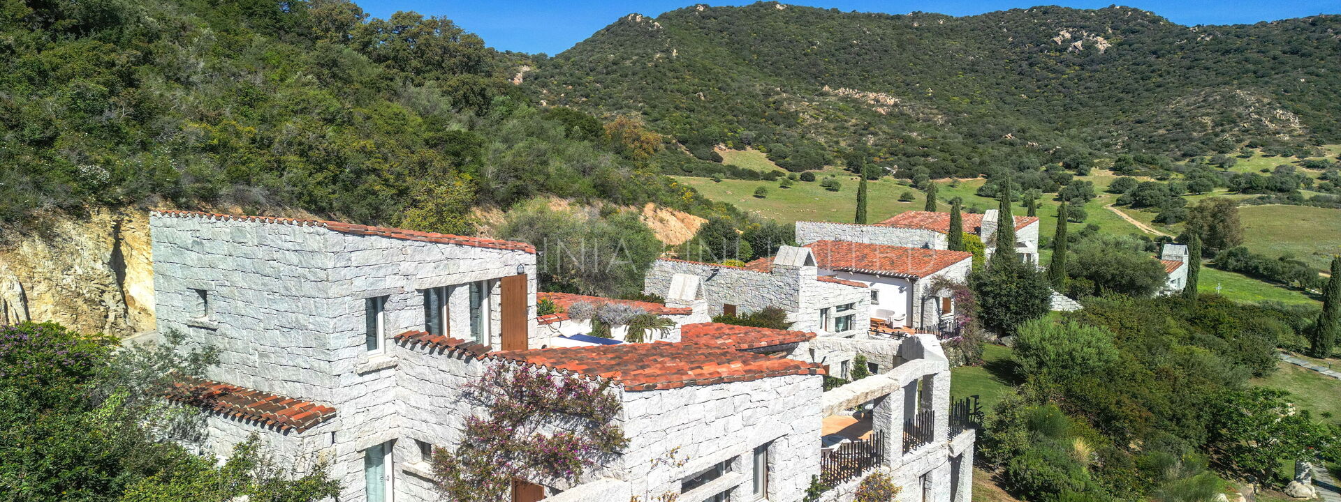 Villetta Chalice: Building Exterior