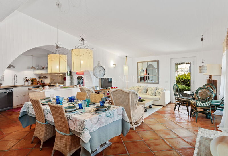 Villetta Chalice: Dining Room, Living Room