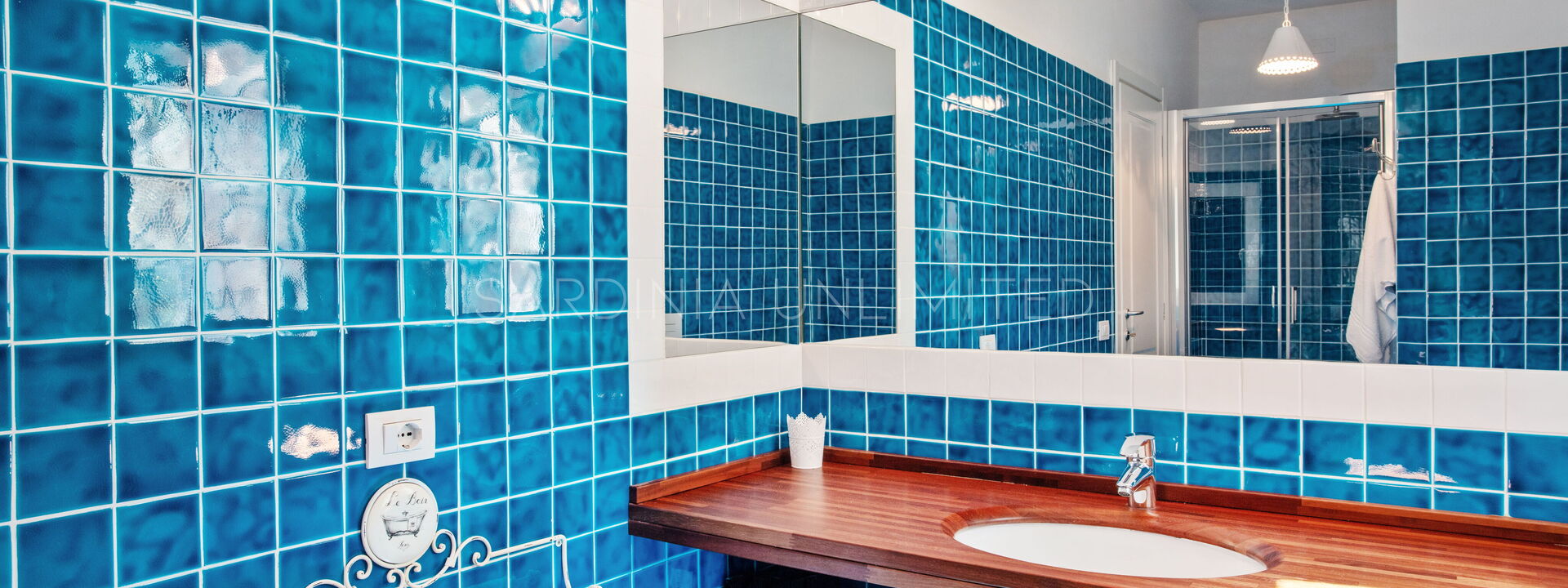 Villetta Majorelle: Außen, Bad