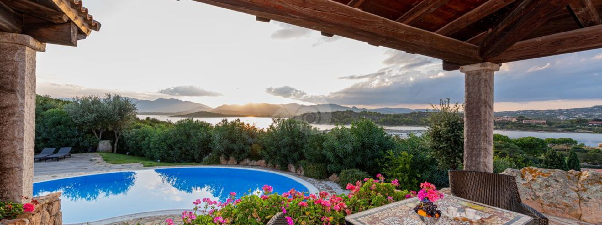 Villa Brandinchi: Outdoor, Pool