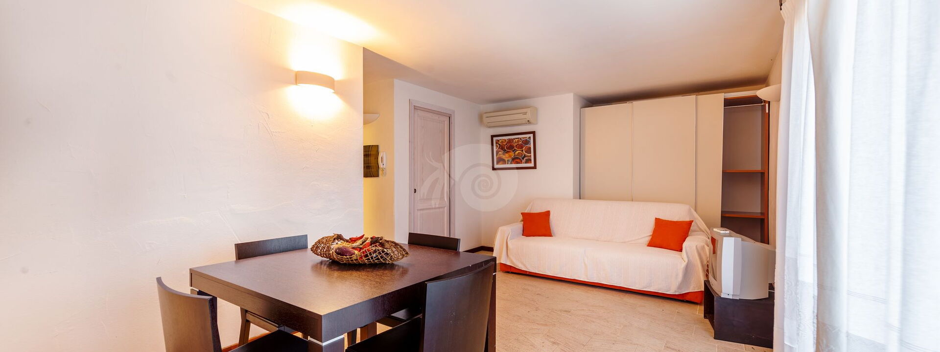 Villa Brandinchi: Dining Room, Living Room