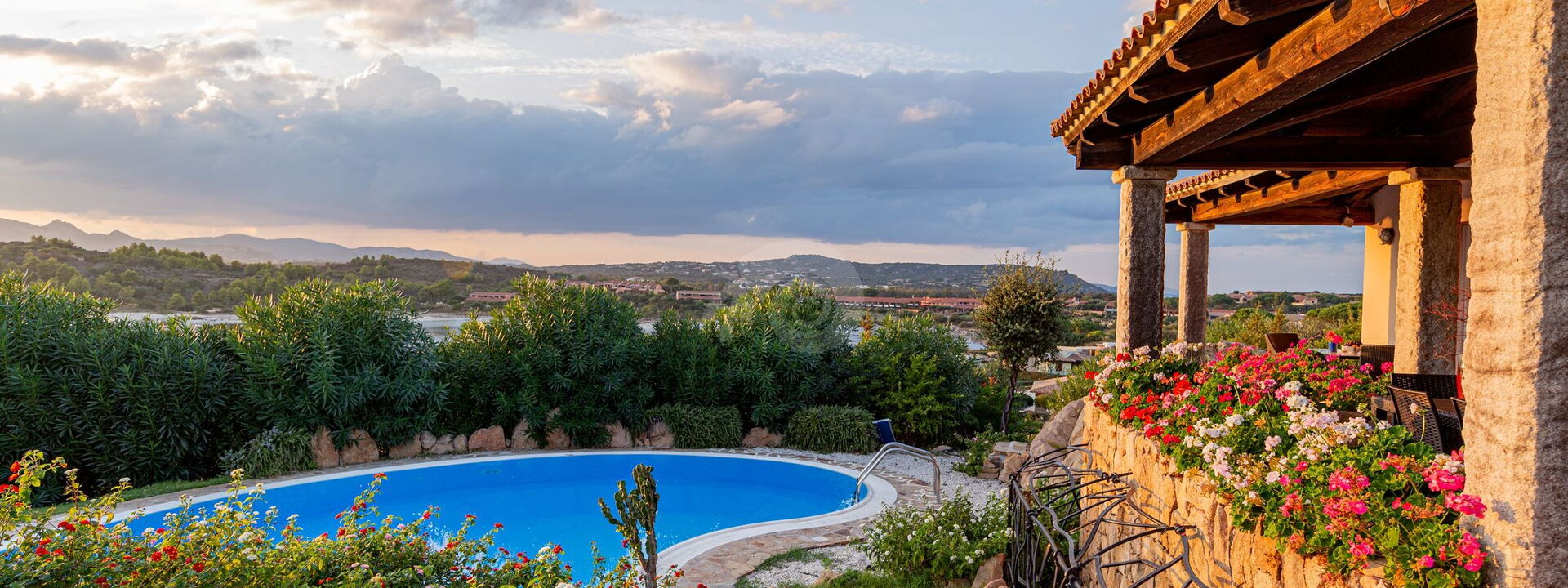Villa Brandinchi: Balcony / Terrace / Patio, Pool