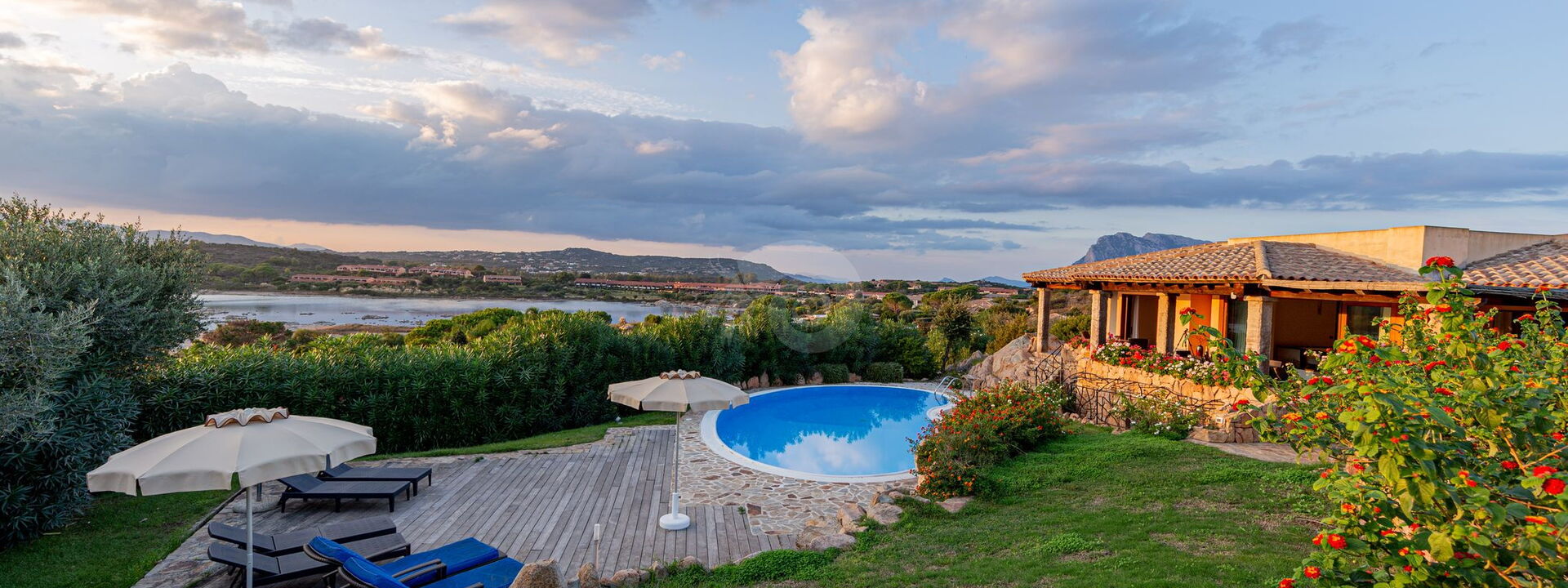 Villa Brandinchi: Building Exterior, Pool